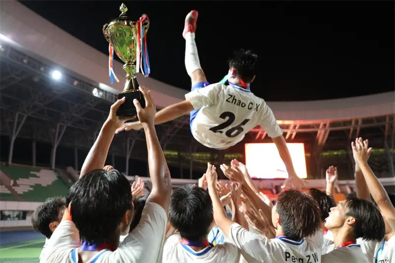 最终, 足球 最终, 足球