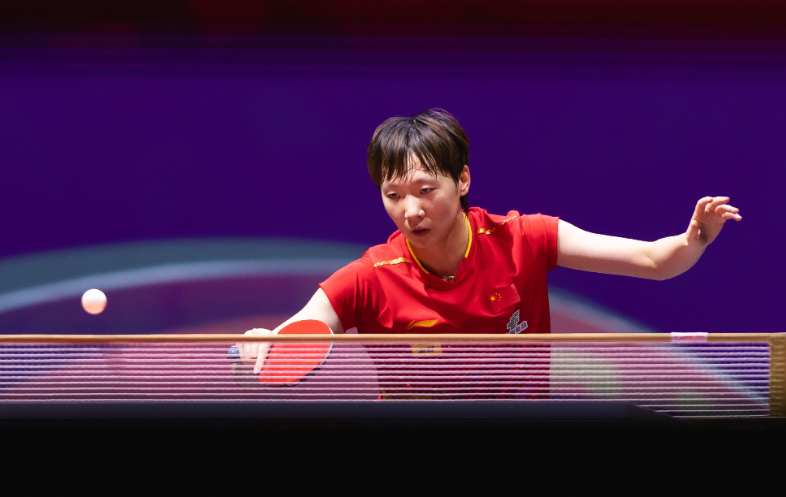 王曼昱昂首, edNfh