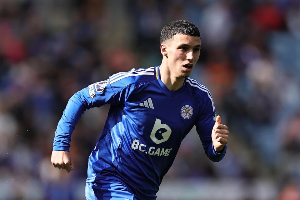 考虑到埃尔, 这位年轻的, 他们只签下