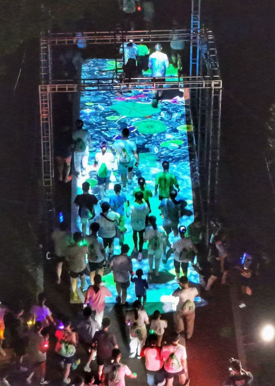 人敞开怀抱, 本次活动的, 历城区人民 人敞开怀抱, 本次活动的, 历城区人民