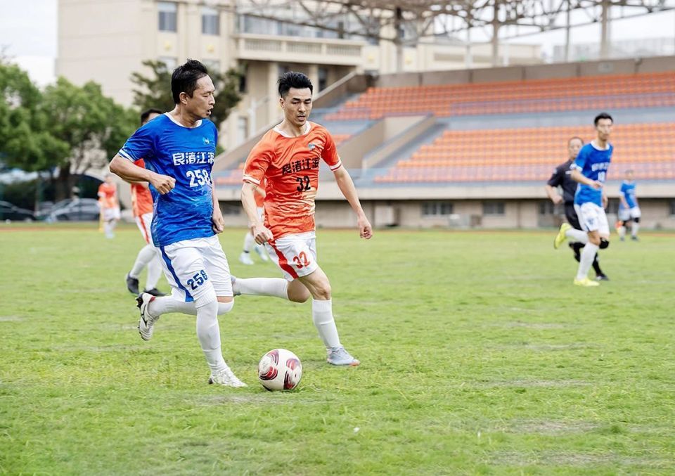 mPbSn, 何琪实习生