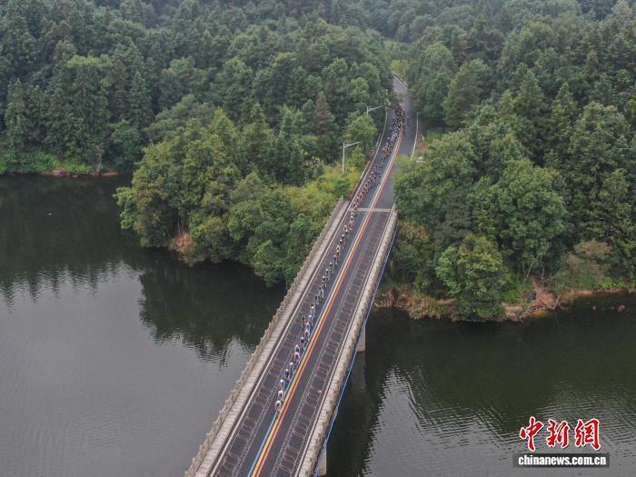 女湖, 点完成比赛