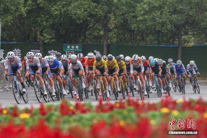 车手从环湖, 前奋力冲刺